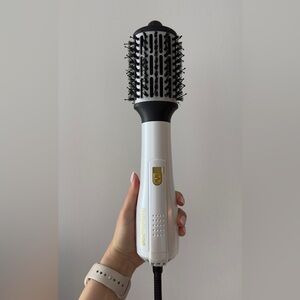 Babyliss Pro Nano Titanium Oval Ionic Hot Air Brush